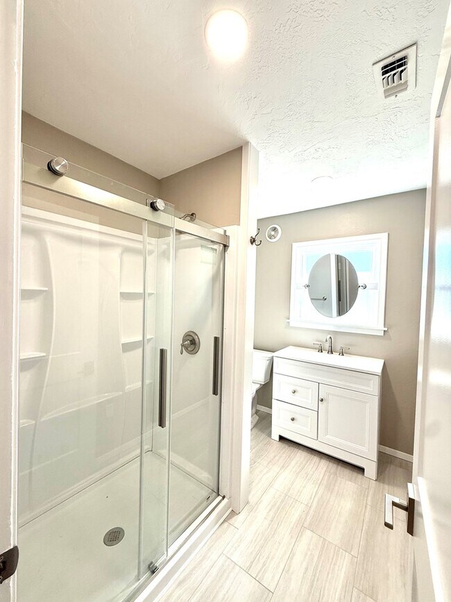 Foto del edificio - 329 W Main St