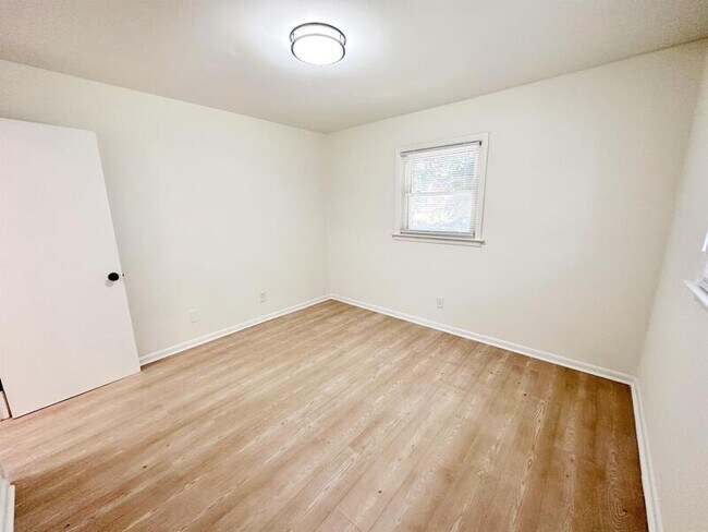 Foto del edificio - 815 Dana Pl