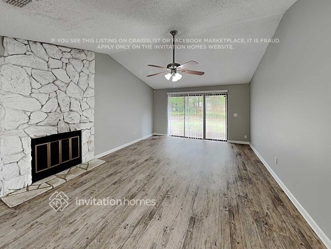 Building Photo - 10393 Arrow Lakes Dr E