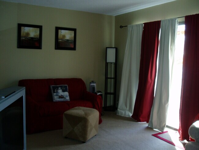 Foto del edificio - 3407 Harcourt Dr