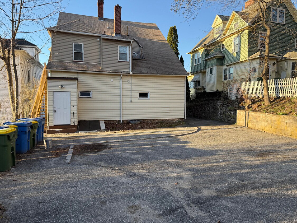 Building Photo - 47 Chapman Ave
