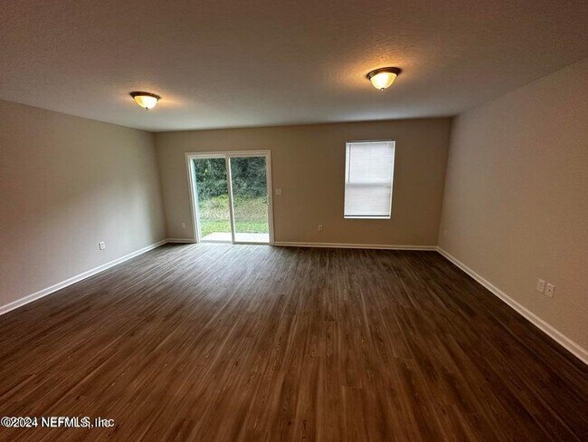 Building Photo - 8214 Halls Hammock Ct