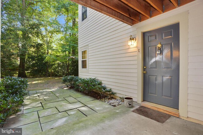 Foto del edificio - 2229 Lovedale Ln