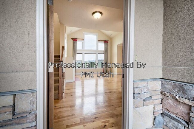 Building Photo - 707 Mystic Creek Way