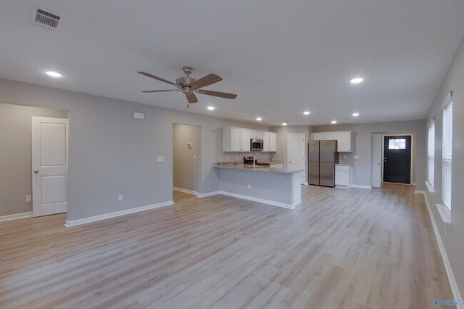 Building Photo - 394 Angela St