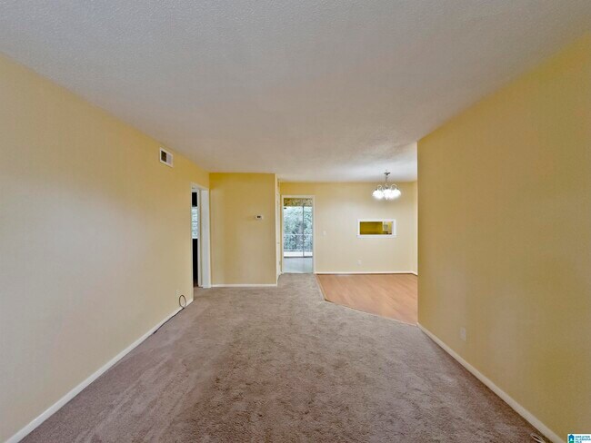 Foto del edificio - 836 Beacon Pkwy E