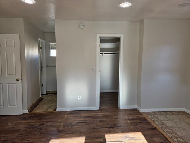 Building Photo - Meadow Court