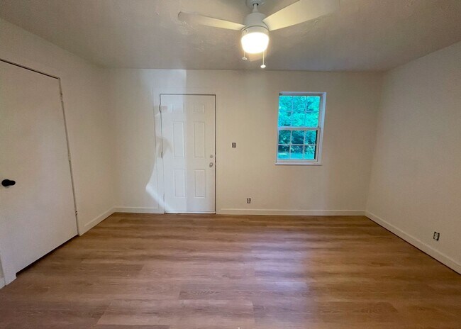 Building Photo - Knoxville 37920 - 2 bedroom, 1 bath Apartm...