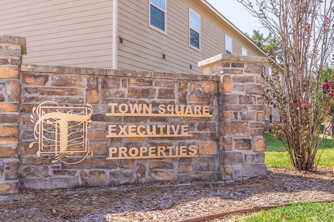 Building Photo - 409 Nacogdoches St