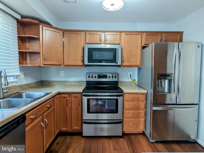 Foto del edificio - 8701 Artillery Rd