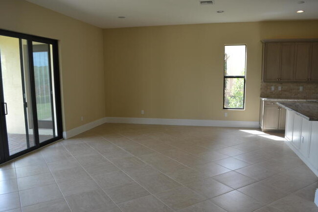 Building Photo - 174 Calmo Cir