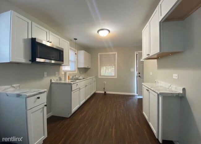 Building Photo - 3 br, 1 bath House - 10053 S Merrill Ave