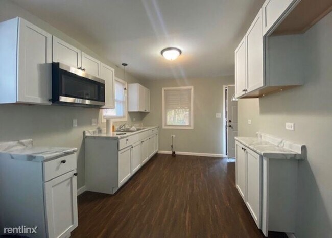 Foto del edificio - 3 br, 1 bath House - 10053 S Merrill Ave