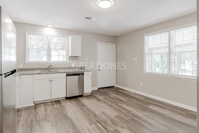 Building Photo - NOW OFFERING 1/2 MONTH FREE WITH LEASE SIG...