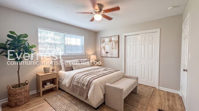 Building Photo - 3 Bed/2 Bath Home with Carport / Available Now!