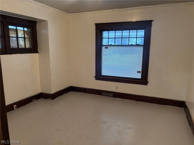 Foto del edificio - 365 Marmion Ave