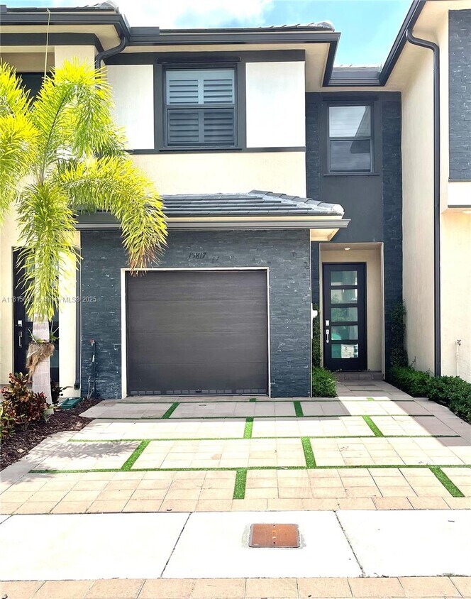 Foto principal - 15817 NW 91st Ct