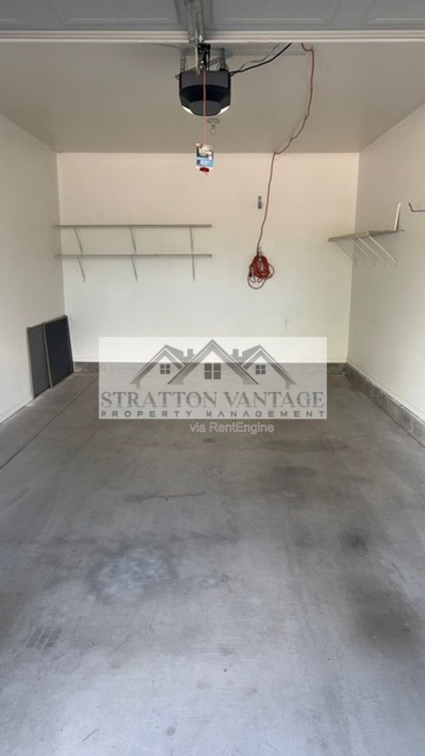 Foto del edificio - 1351 N Pleasant Dr