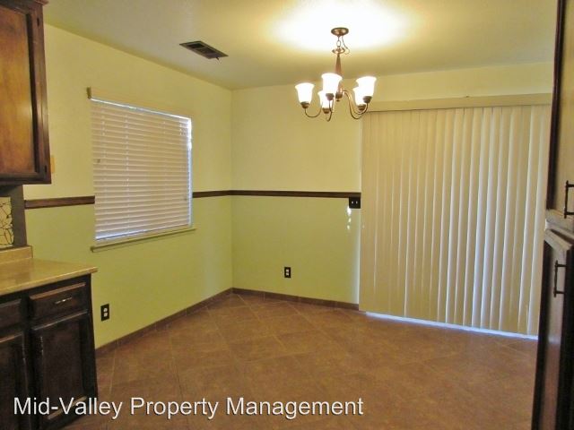 Building Photo - 1614 Oregon Ave