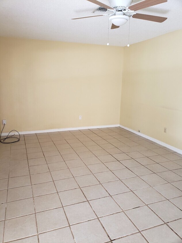 Foto principal - Available - 2 Bed/1Bath Single Family Home...
