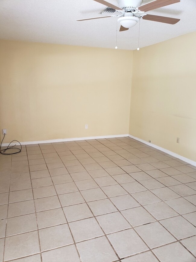 Available - 2 Bed/1Bath Single Family Home... - Available - 2 Bed/1Bath Single Family Home...