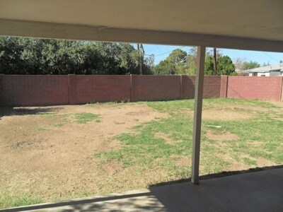 Foto del edificio - 3 bed, 1 bath, 1,120 sqft