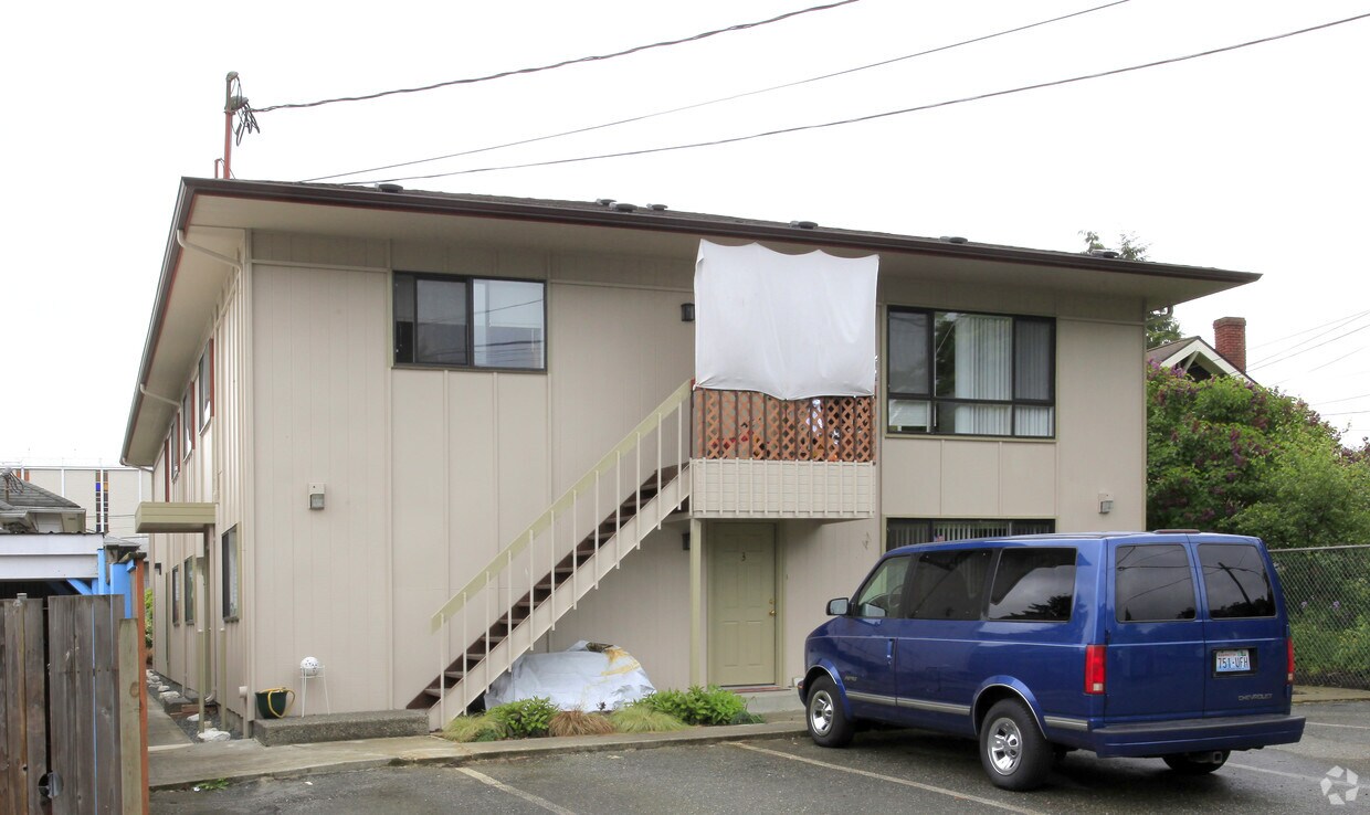 Building Photo - 3326 Hoyt Ave
