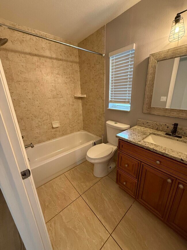 Foto del edificio - 249 NE Glentry Ave