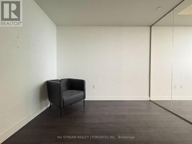 Photo du bâtiment - 95 McMahon Dr