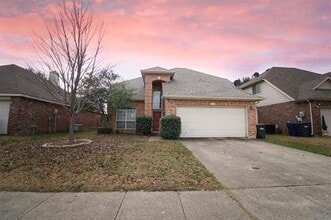 Building Photo - 1100 Inland Ln