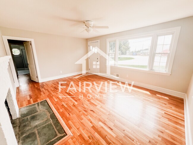 Foto del edificio - 3239 Mayflower Dr