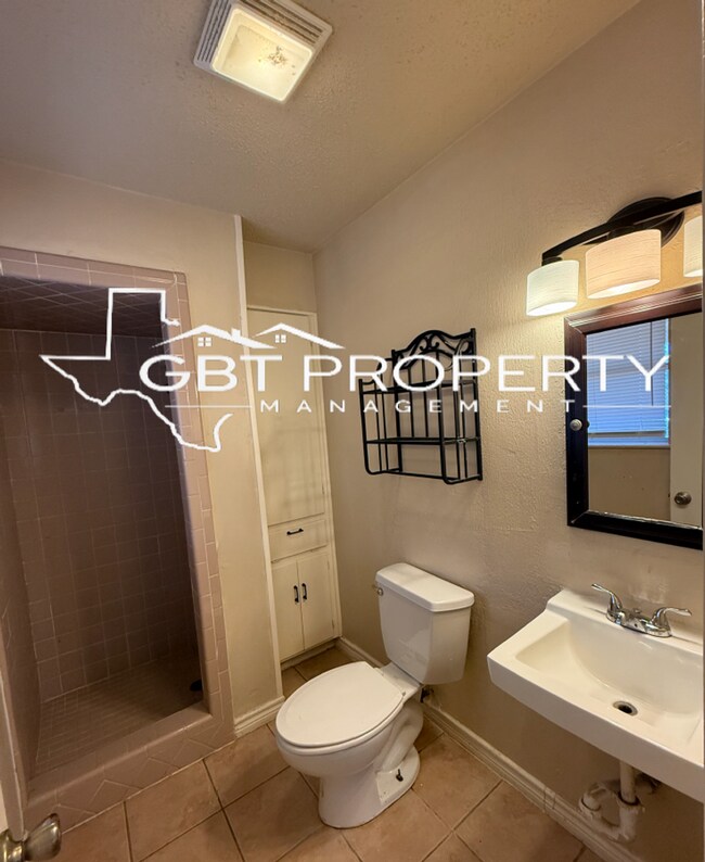 Foto del edificio - 5119 Lake Placid Pl