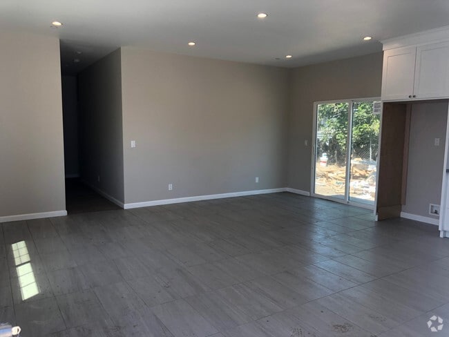 Building Photo - 14215 Polk St