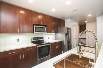 Building Photo - 5925 Almeda Rd