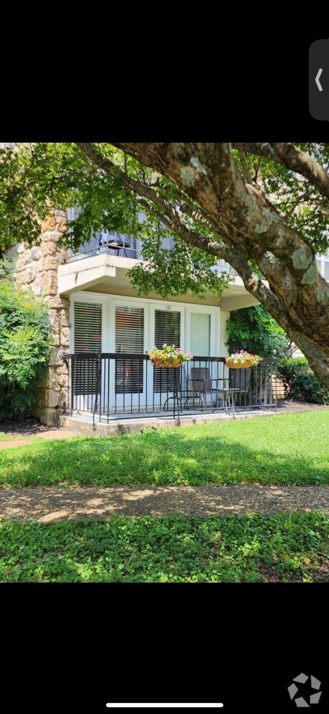 Building Photo - 2749 Sullins St