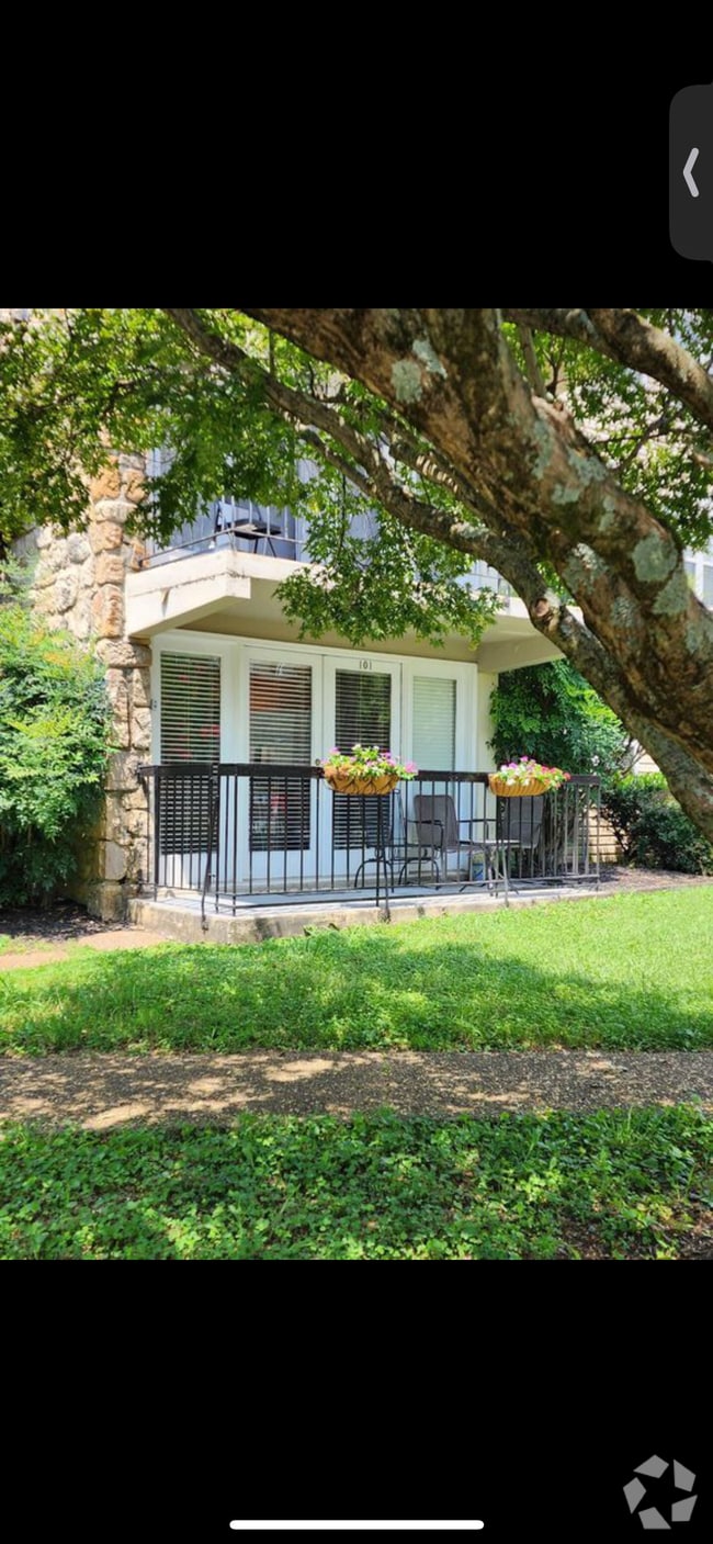 Building Photo - 2749 Sullins St