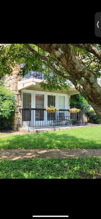 Building Photo - 2749 Sullins St