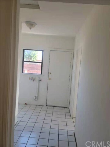 Building Photo - 1130 S Chapel Ave