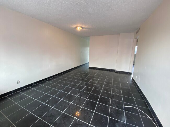 Foto del edificio - 1108 Monterey St