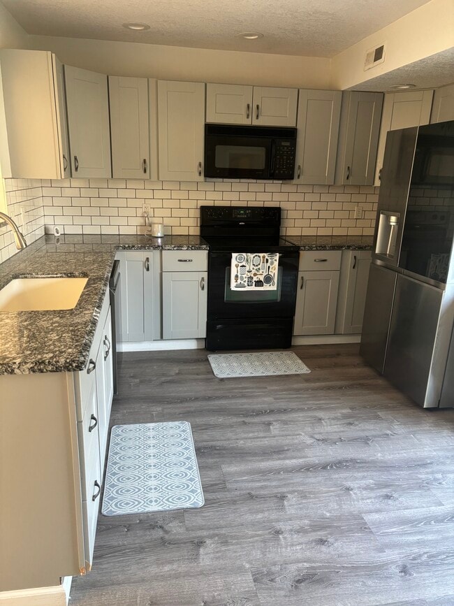 Kitchen appliances - 402 Granada Dr