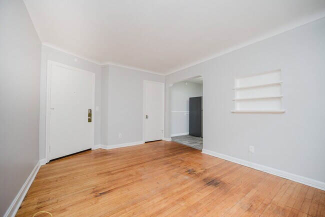 Foto del edificio - 5828 Ridge Ave