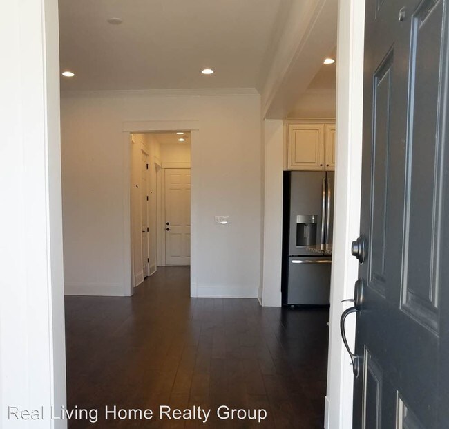 Foto del edificio - 3 br, 2.5 bath House - 1379 Peterson St.