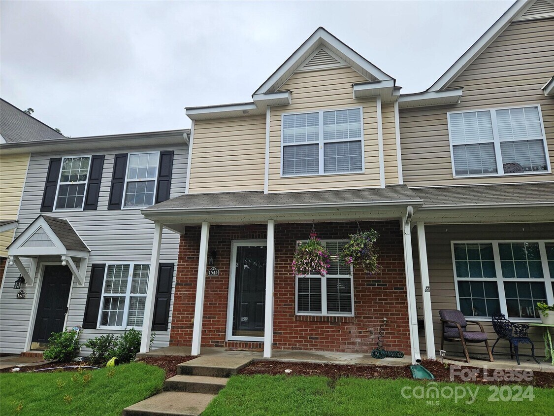 Primary Photo - 1545 Maypine Commons Way