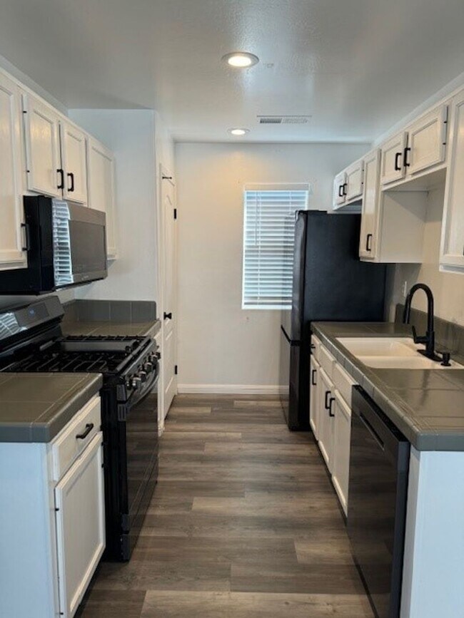 Foto del edificio - 3126 Silverlake Dr