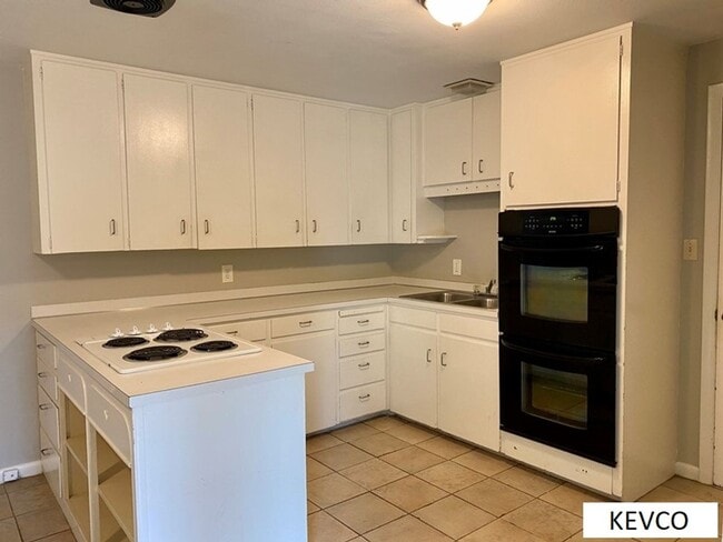 Foto del edificio - Ranch-Style Home in Campus West, Near Foothills