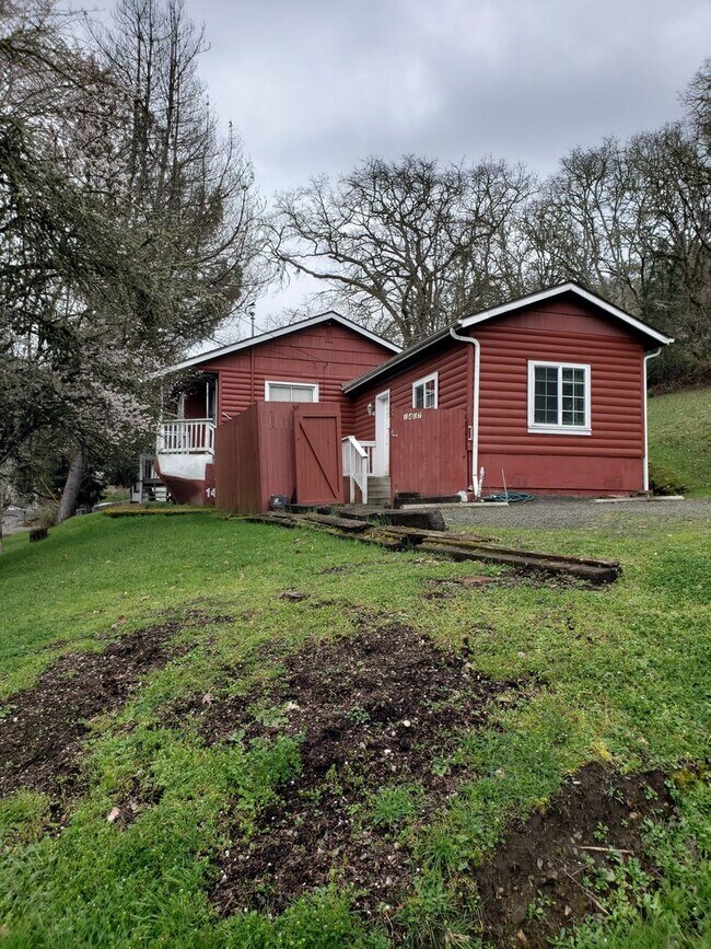 Foto del edificio - Cozy 3 Bedroom 2 Bath With Bonus Loft