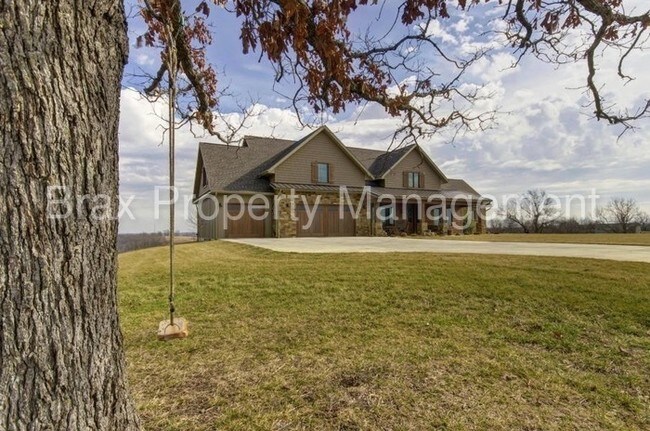 Building Photo - 825 Legacy Farm Rd