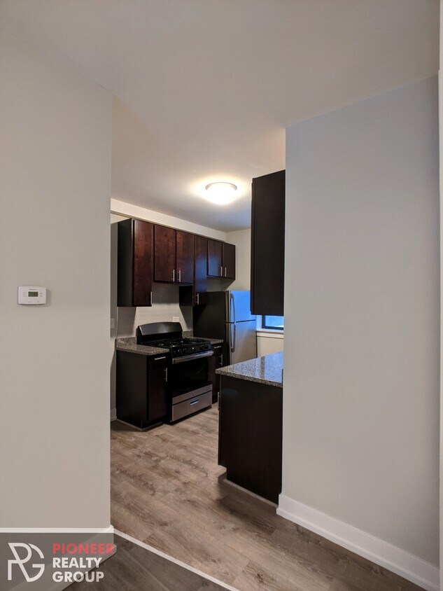 812 W Waveland Ave, Chicago, IL 60613 Apartments in Chicago, IL