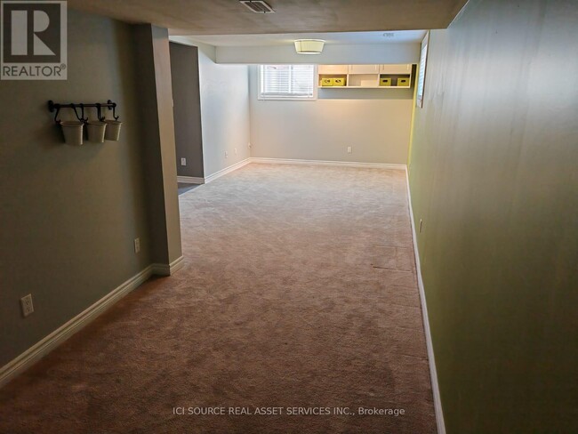 Building Photo - 192 Mojave Crescent