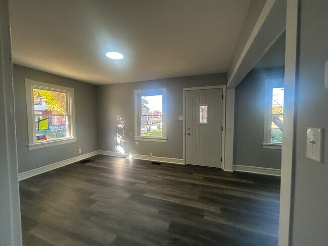 Foto del edificio - 6115 Noble Ave